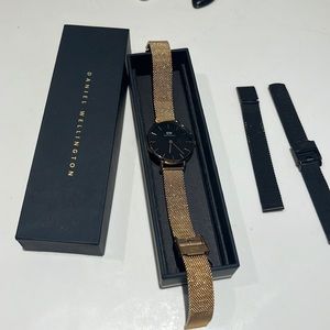 Daniel Wellington watch ( and free 2 watches)